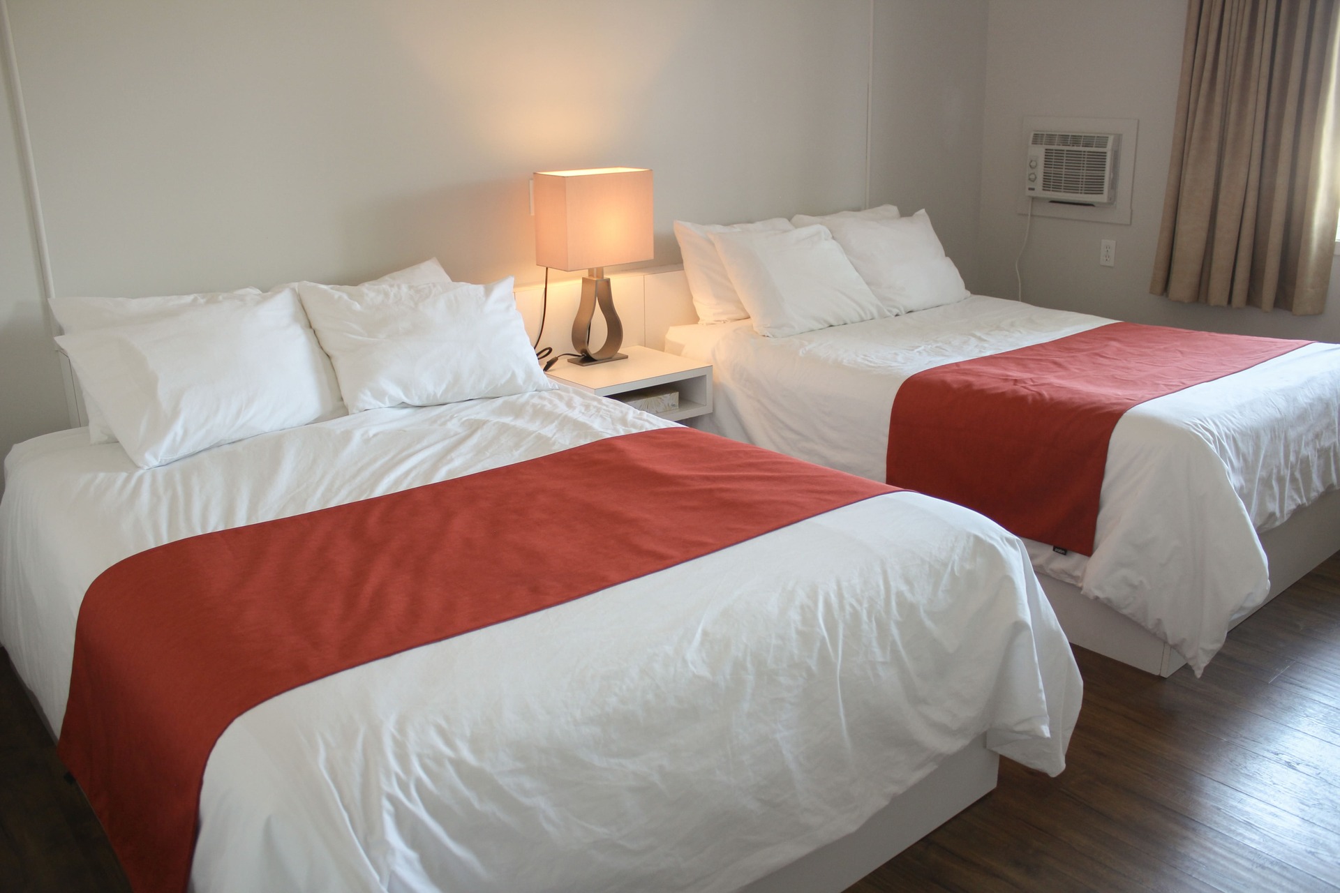 Chambre Supérieure - Deux lits doubles - Vue sur le fjord - Le Parasol - Auberge & Resto